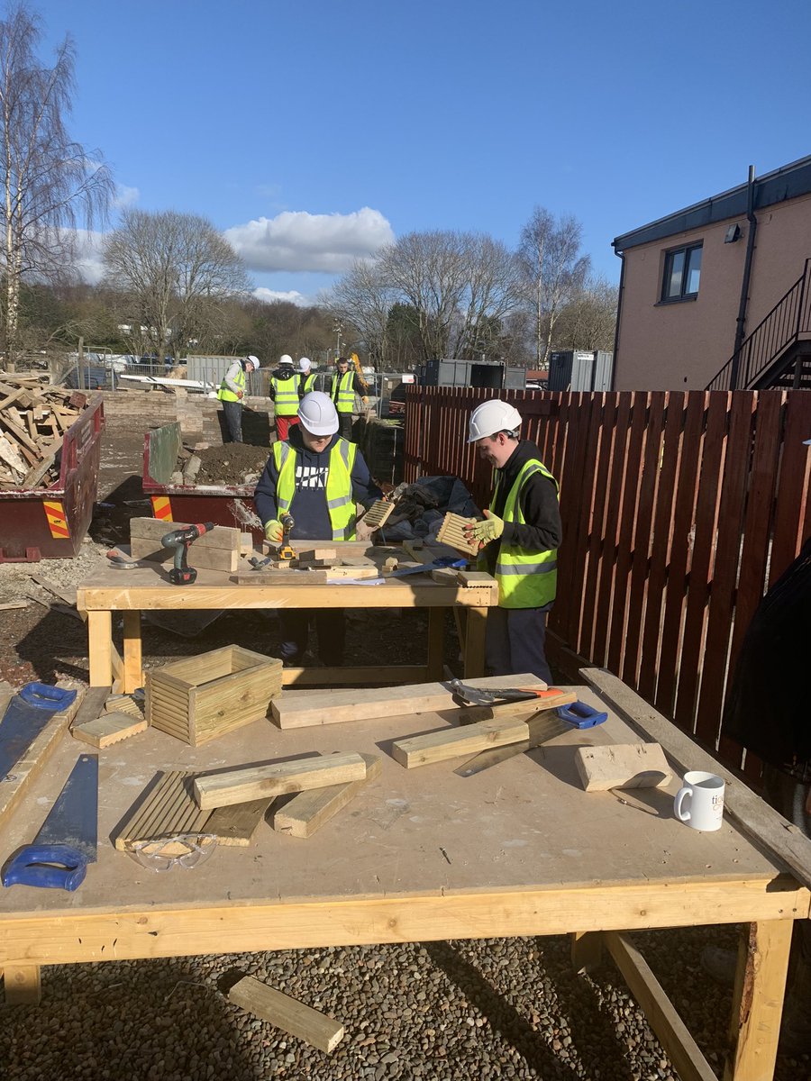 StevenSRM1's tweet image. Our young people making the most of the sunshine this afternoon, long may it continue 😂🌞 #Construction #RelationshipLedPractice
