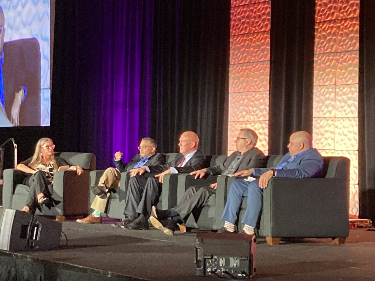 airportxnews's tweet photo. Consultant Rebecca Ramsey leading panel of Tim Barnes, @FlyYYC; Rich Schneider, @AreasUSA; Mookie Patel, @AUStinAirport; Bob Wilson, @delawarenorth talking about evolving the airport/concessionaire relationship. #AXC22 https://t.co/7ltWY3OhFg