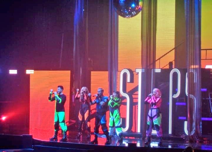 Marky3330's tweet photo. I know I said it before but will again: I hope @OfficialSteps recorded the #WTFHTour at the start with all five members for a future DVD/CD release @Ianhwatkins @LSLofficial @Faye_Tozer @llatchfordevans @_ClaireRichards 🙏🙏🙏🙏🙏 #Steps #Steps25 #TourDVD #LiveRecording https://t.co/FxN0zRbbRz