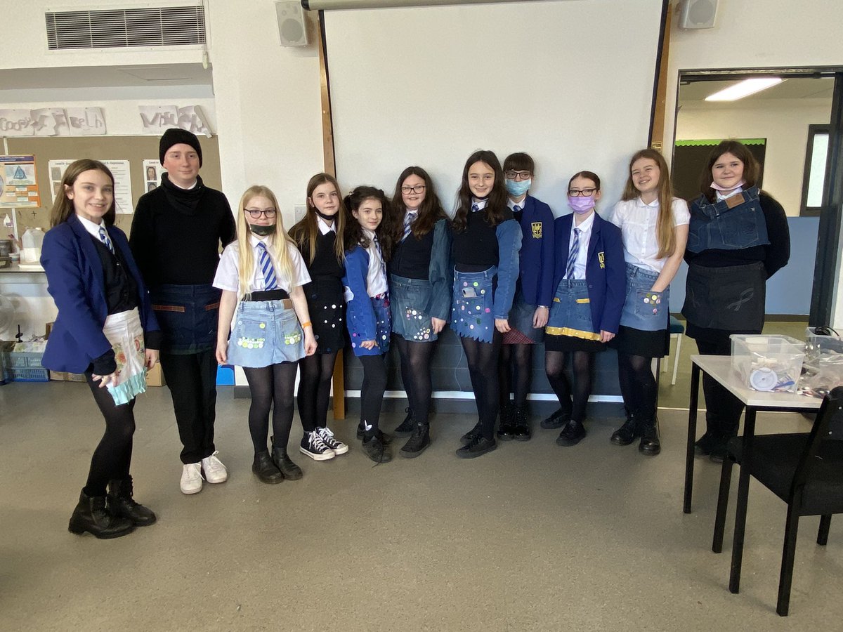 _MissLang's tweet photo. Such a wonderful morning with @OnePlanetFV for the up cycling workshop 🎉 the pupils absolutely loved it and produced gorgeous aprons! Such a treat 🥰 #LetsFuelChange @LHSJourneys @Larbert_ExpArts #Textiles #Fashion #LHSSuccess https://t.co/Fu42sPHnek