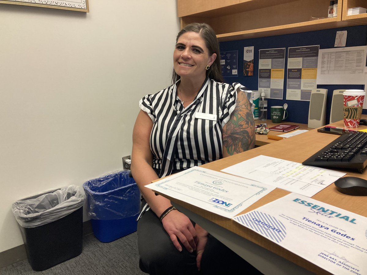 estherbower_tv's tweet photo. Tienaya is a mom making her dreams come true! She just started working at Gonzaga, is a single mom of 6 kids and was just recognized as an “Unsung Hero” by @waDCYF! She wants her story to inspire others to never give up on their dreams. On @kxly4news, see her inspiring message! https://t.co/crPXYNpInO