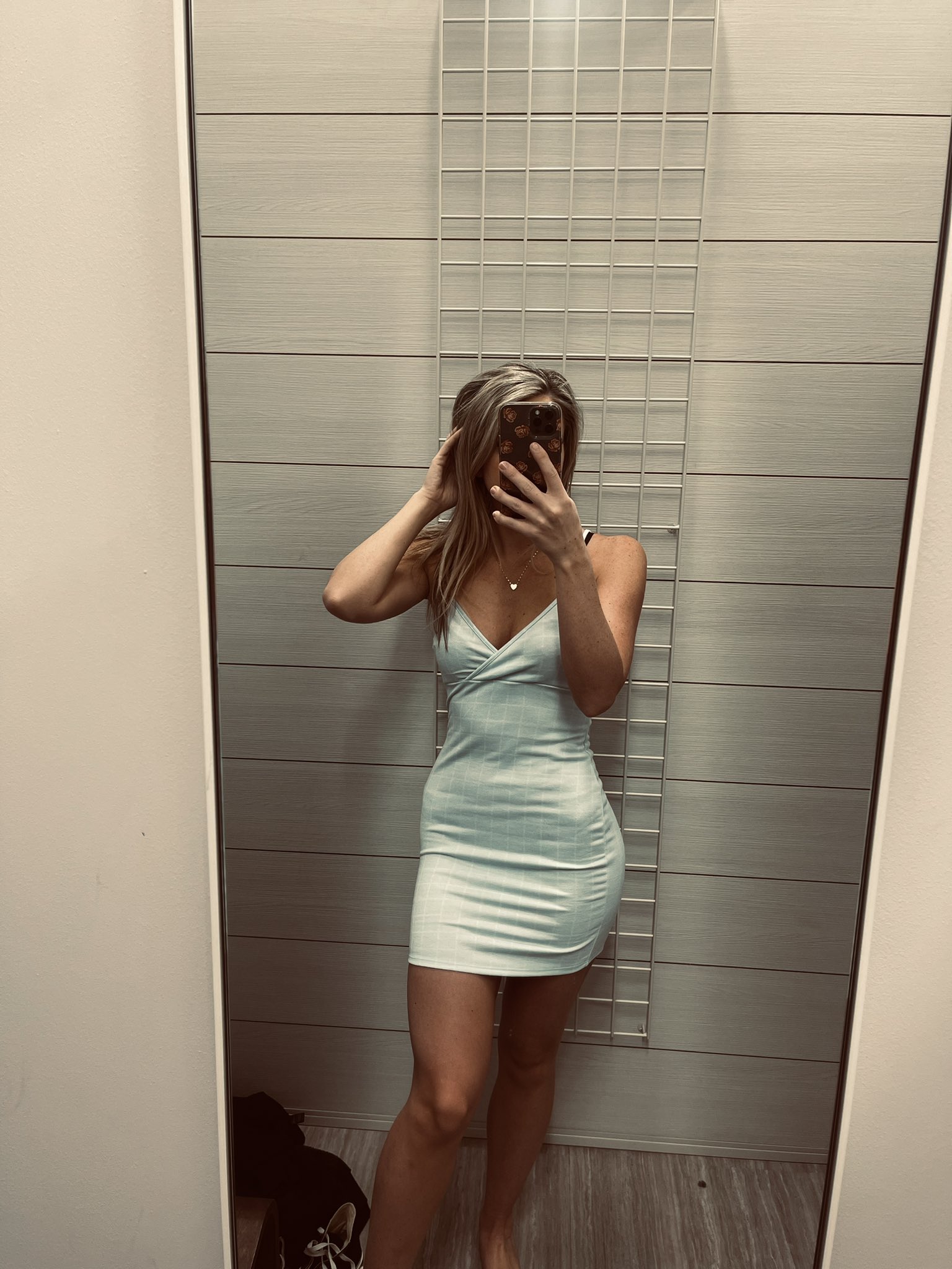 2 pic. Let’s hear it for my new $10 dress https://t.co/FGToYvrdSp
