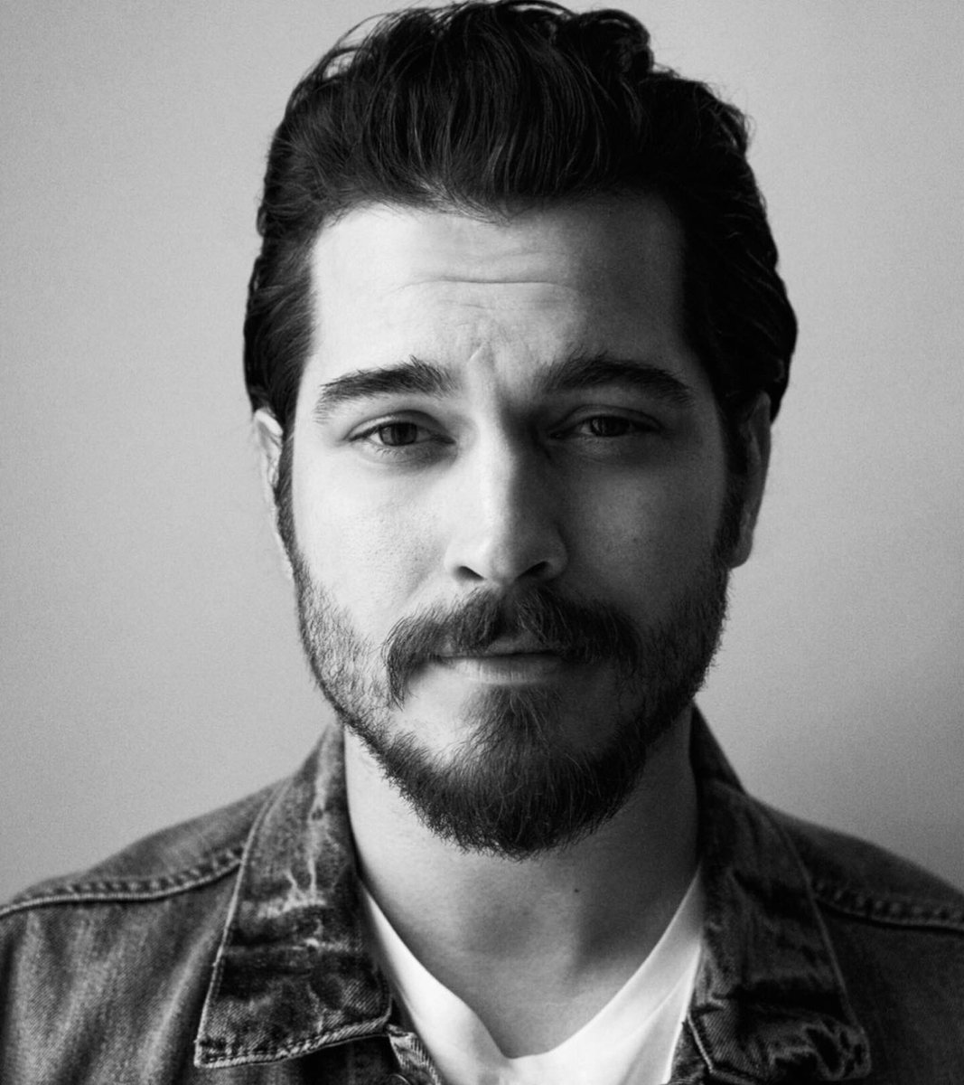 dizianaIiz's tweet photo. Çağatay Ulusoy ve Esra Bilgiç ikilisini nasıl buldunuz?
#süslükorkuluk https://t.co/kKUzX0BIlK