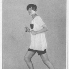 #WomensHistoryMonth - female running pioneers. In 1926 Violet Piercy ran a marathon distance from Windsor to London in 3:40:22 - recognised by @WorldAthletics as 1st world best time for women’s marathon. playingpasts.co.uk/.../the-forgot… 📷The Sketch, 13/10/26 @Playing_Pasts @WomensHistNet