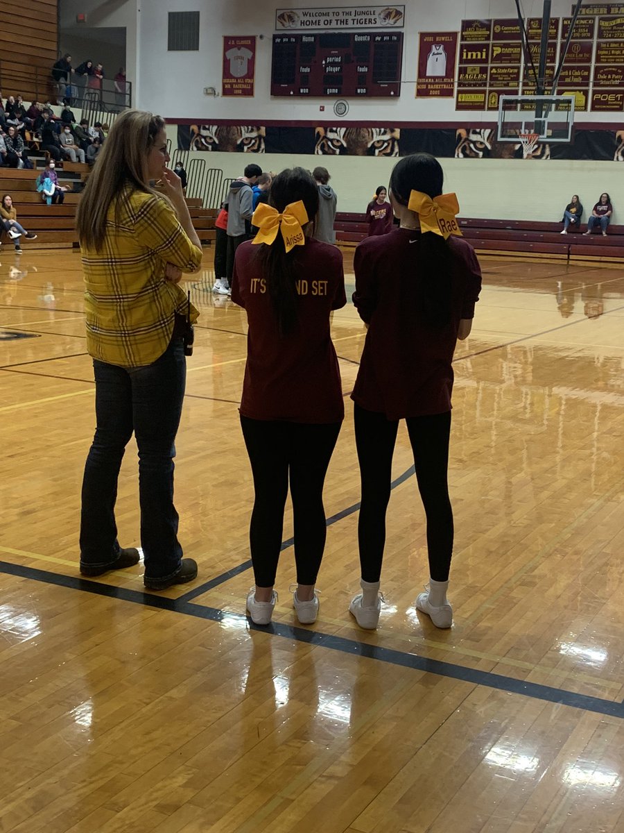 HOW DO YOU FEEL?! Seniors win!! #AlexTigers #WeFeelGood