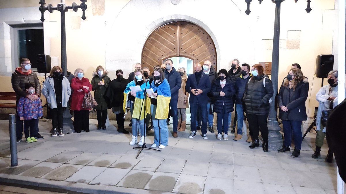 Avui a la concentració davant l'Ajuntament per dir NO a la guerra i SI a la pau, rebutjant la ingerència de Russia a Ucraïna. 
#noalaguerra #síalapau