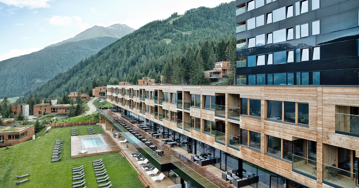 ilmassaggiatore's tweet image. I can announce that I&apos;M THE NEW MASSAGE THERAPIST AT 4*S GRADONNA MOUNTAIN RESORT IN KALS AM GROSSGLOCKNER STARTING FROM THE 15 OF JUNE 2022.
I would like to thank the Hotel Director for having wanted me so badly.
#spateam #news #summer2022 #hotellerie #beautyfarm #Austria #spa