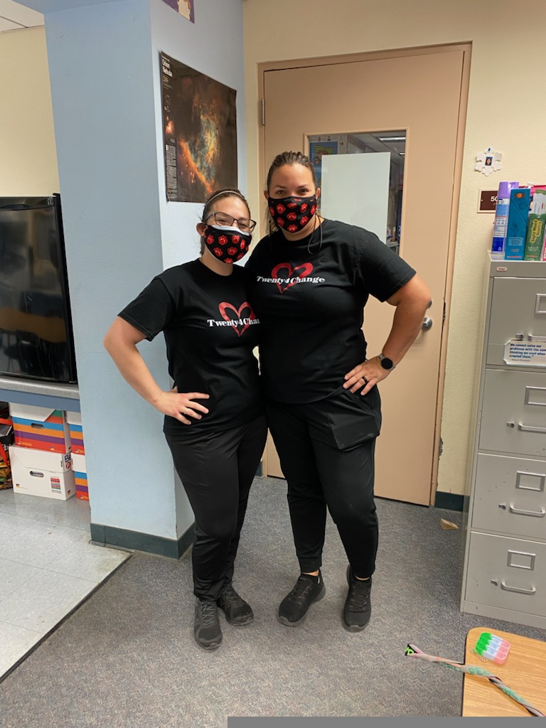 It sure is great to have a work bestie to twin with on twin day! Thanks @LonghornsLbj for putting together a great day! <a href="/DesertSandsUSD/">Desert Sands USD</a>