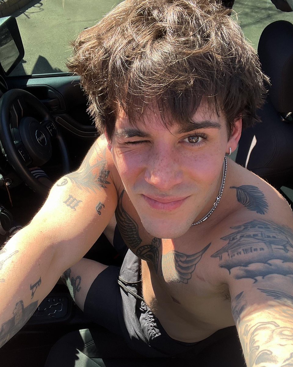 𝙃𝙤𝙩 𝙂𝙪𝙮𝙨 𝙋𝙞𝙩𝙨 34𝙆 𝘯𝘴𝘧𝘸 on Twitter "RT BraydenBradshaw out the roof"