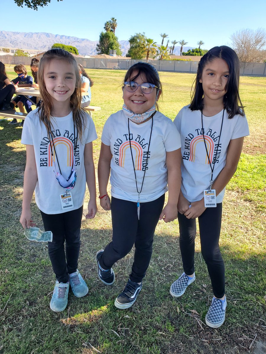 Why be a twin on twin day when you can be triplets! @LonghornsLbj <a href="/DesertSandsUSD/">Desert Sands USD</a>