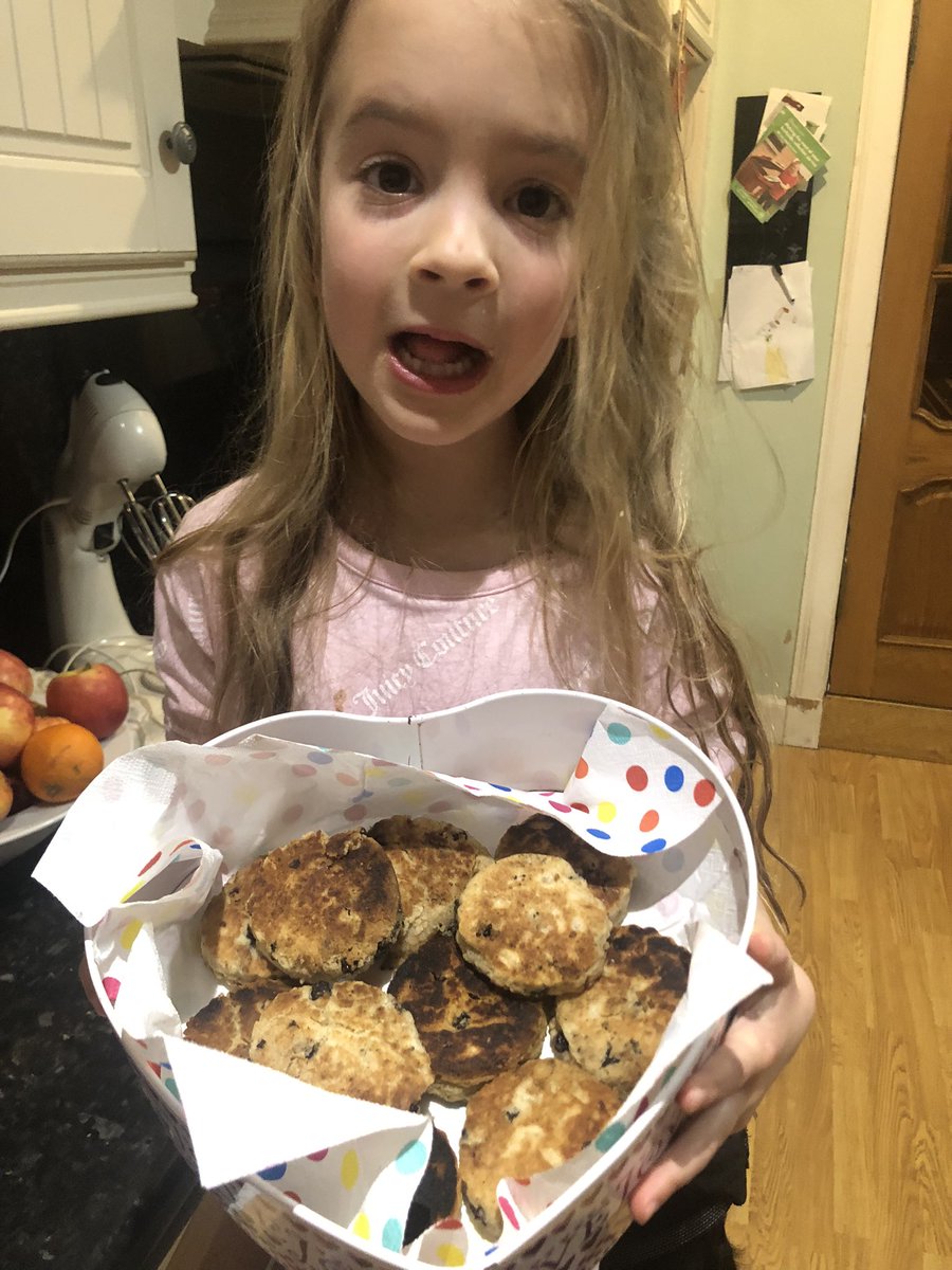 Thank you <a href="/P3MWPS/">P3MWPS</a> for helping R celebrate #SaintDavidsDay She continued by making some very yummy Welsh cakes for tea!