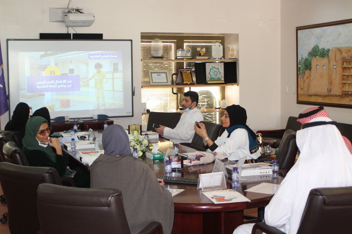 CWDA_SA's tweet photo. ضم ضيوف(لقاء إحسان) مالك الفانوس وكوفي row-feel صالح الخلف @saleh_alkhalaf8  والمجدول للتمور عدي دقاق @Odaidaqqaq  ومجموعة ثراء للتجارة رزان شربيني @Thraaconcept،وإسراء للعبايات إسراء ميمني @Israamaymanii  وإلهام الدقل ونجود المغير @Nojoudalsehli من الفاعلين على التواصل الاجتماعي https://t.co/5jz4YGiZBA