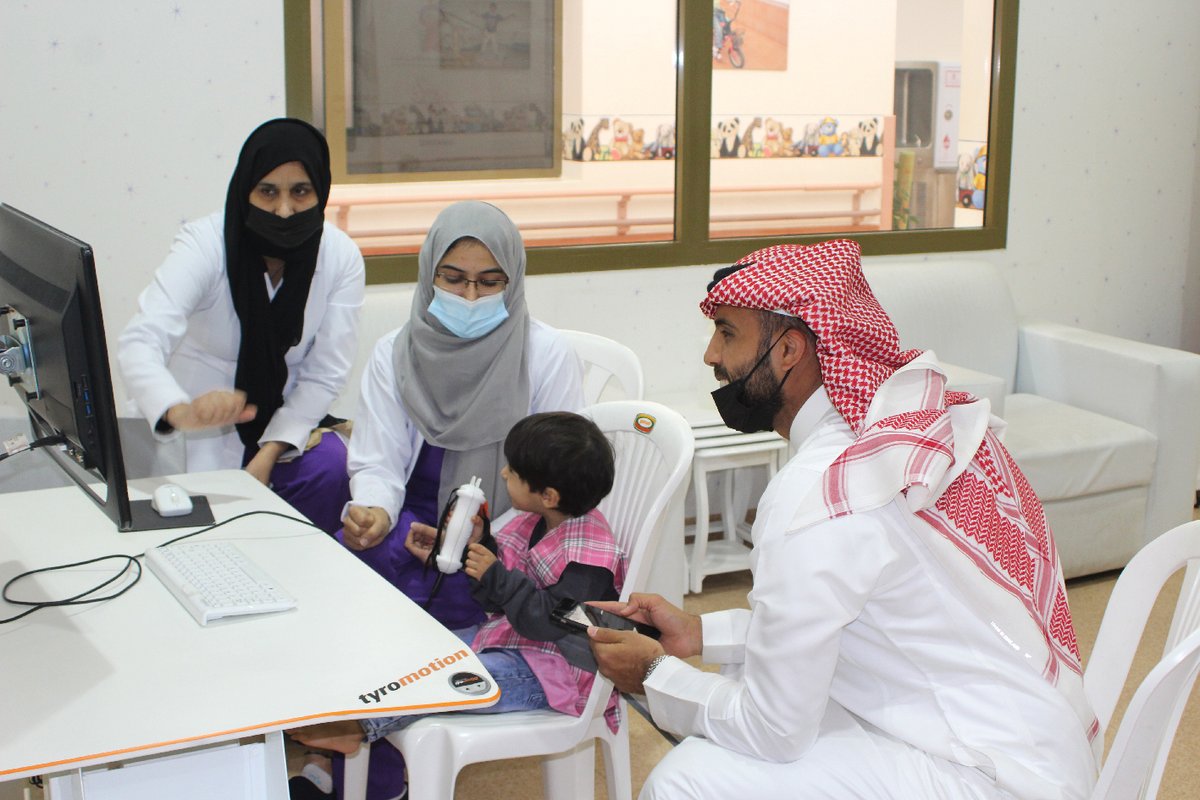 CWDA_SA's tweet photo. ضم ضيوف(لقاء إحسان) مالك الفانوس وكوفي row-feel صالح الخلف @saleh_alkhalaf8  والمجدول للتمور عدي دقاق @Odaidaqqaq  ومجموعة ثراء للتجارة رزان شربيني @Thraaconcept،وإسراء للعبايات إسراء ميمني @Israamaymanii  وإلهام الدقل ونجود المغير @Nojoudalsehli من الفاعلين على التواصل الاجتماعي https://t.co/5jz4YGiZBA