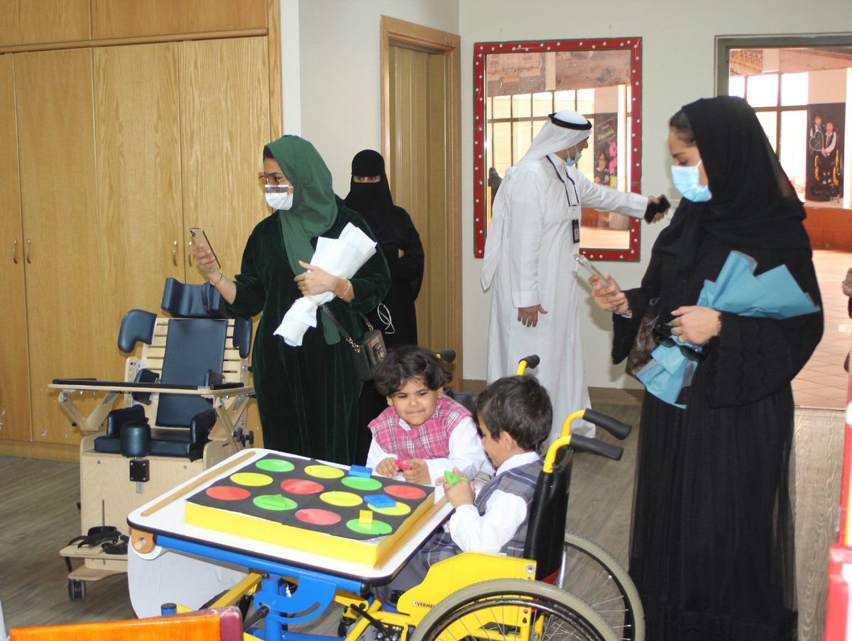 ضم ضيوف(لقاء إحسان) مالك الفانوس وكوفي row-feel صالح الخلف <a href="/saleh_alkhalaf8/">صالح الخلف saleh alkhalaf</a>  والمجدول للتمور عدي دقاق <a href="/Odaidaqqaq/">Odai Mohammed daqqaq</a>  ومجموعة ثراء للتجارة رزان شربيني <a href="/Thraaconcept/">Thraa.conceptstore</a>،وإسراء للعبايات إسراء ميمني <a href="/Israamaymanii/">اسراء ميمني</a>  وإلهام الدقل ونجود المغير <a href="/Nojoudalsehli/">نجود السهلي</a> من الفاعلين على التواصل الاجتماعي