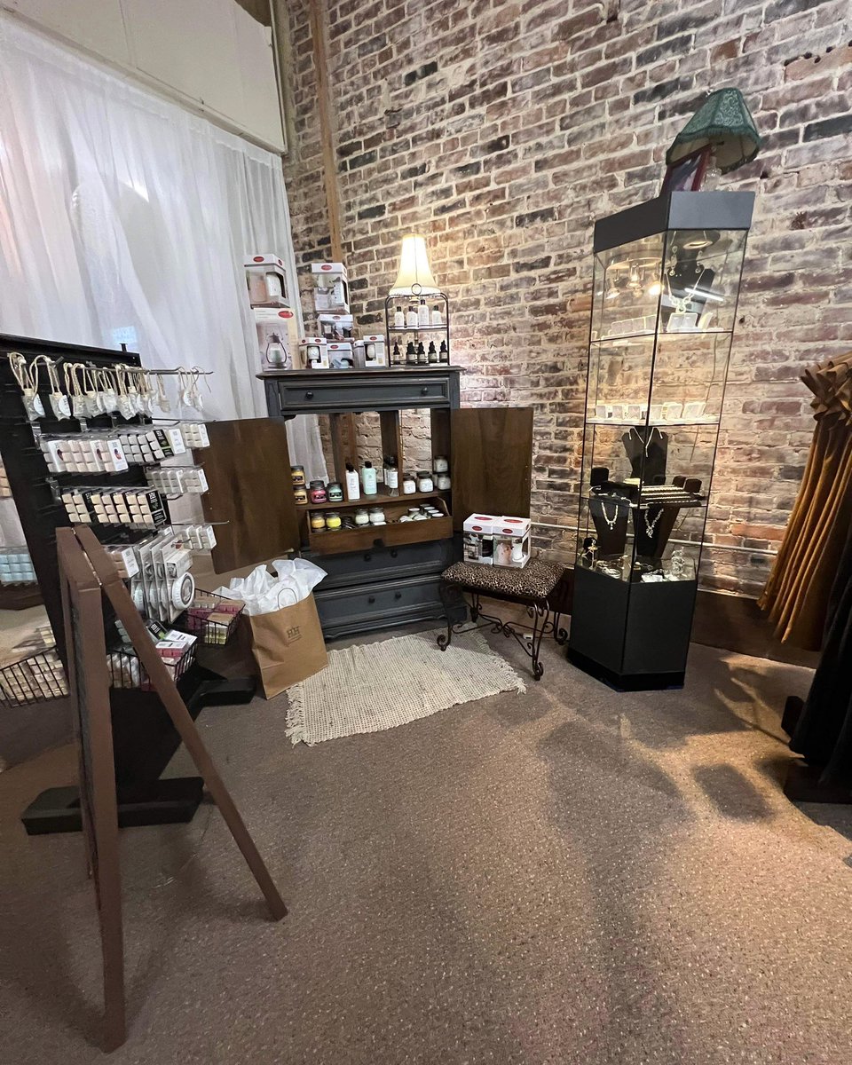 jennatanner's tweet image. Y’all go check out The Leopard Blvd they’re officially open TODAY!  311 S. Main 10am-5pm! This is where our products are available if you want to shop our handmade products in store! They’ve got lots of other great items!!  #candles #waxmelts #cardiffusers #beardoil #lotion
