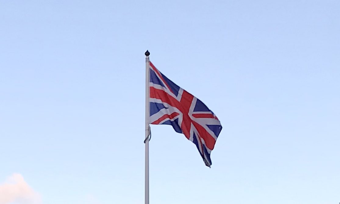 ContactusEaling's tweet photo. I did promise to get some more difficult photos to guess at for the #EalingHour #whereinEaling challenge, but this isn’t one of them, is it? Go on then, tell us where in the borough this gorgeous #UnionJack flag flies aloft. #everydayphoto #funisallowed https://t.co/ZWVCgc8V2F