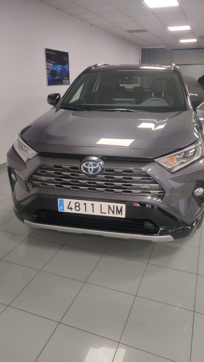 El sábado le robaron el coche a un amigo en #Valencia. 

Es un Toyota RAV4 con matrícula 4811 LNM.

Si podéis hacer un RT estaría genial a ver si encontramos alguna pista.

cc/ <a href="/policialocalvlc/">PoliciaLocalValència</a> <a href="/policia/">Policía Nacional</a> <a href="/AjuntamentVLC/">Ajuntament València</a> <a href="/apunt_media/">À Punt</a>