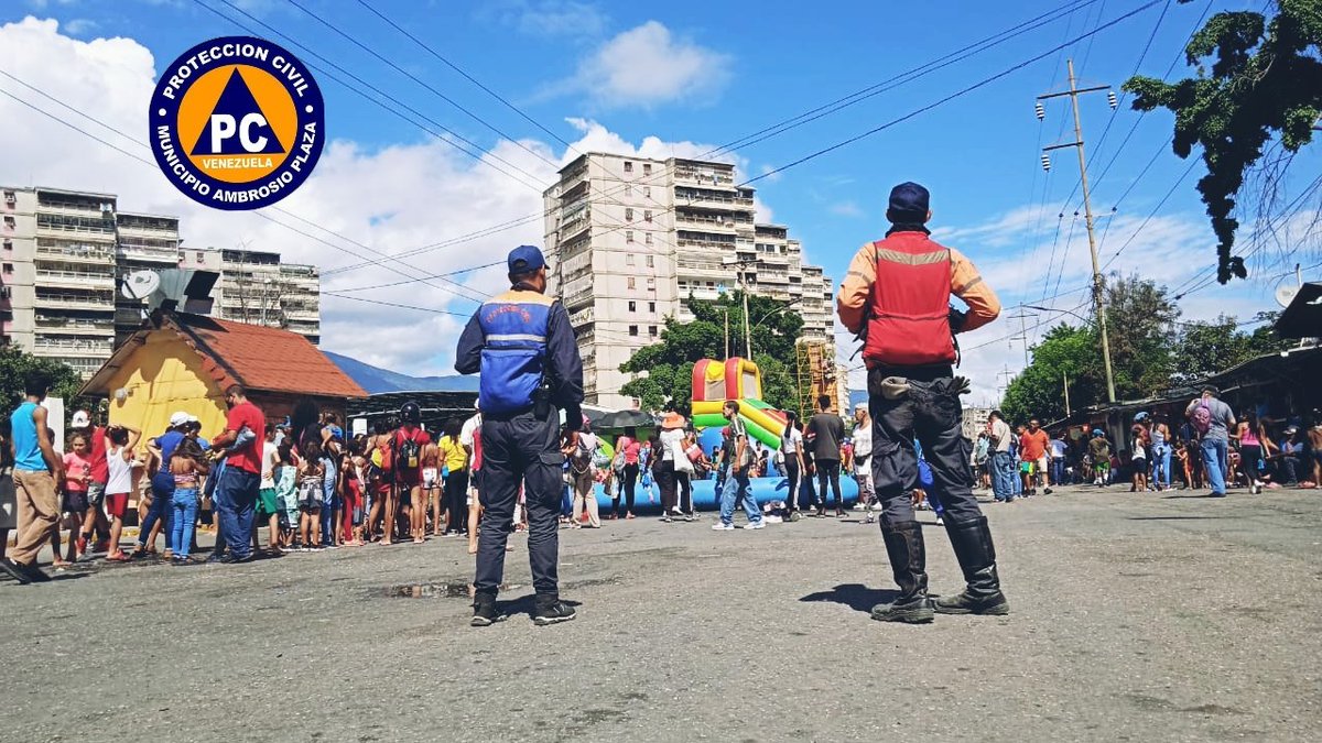 #Guardia de Prevención Urbanización 27 de febrero Cancha del Bloque 16. Con una asistencia de 300 personas aproximados donde disfrutaron lo más pequeños de la casa.

#GuarenasSeLevanta 
#CarnavalesBioseguros2022 
#CarnavalesSeguros2022 
#SoloQueremosSalvarVidas