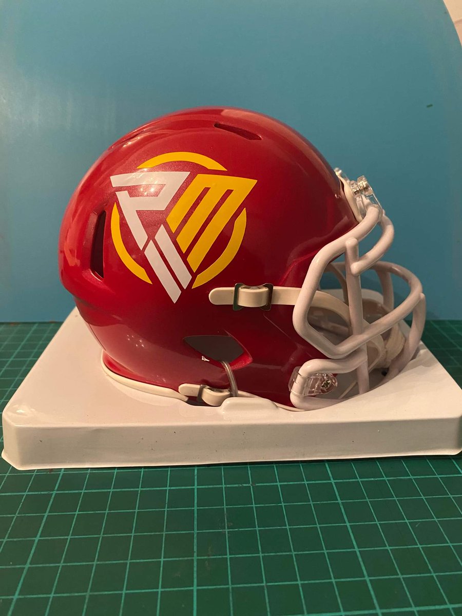 FF_BOTS's tweet photo. If you are a Tom Brady or Patrick Mahomes fan, get in touch with @flipyourlidsuk for these amazing custom mini helmets. #TB12 #PM15 https://t.co/rzyE4l17Qq