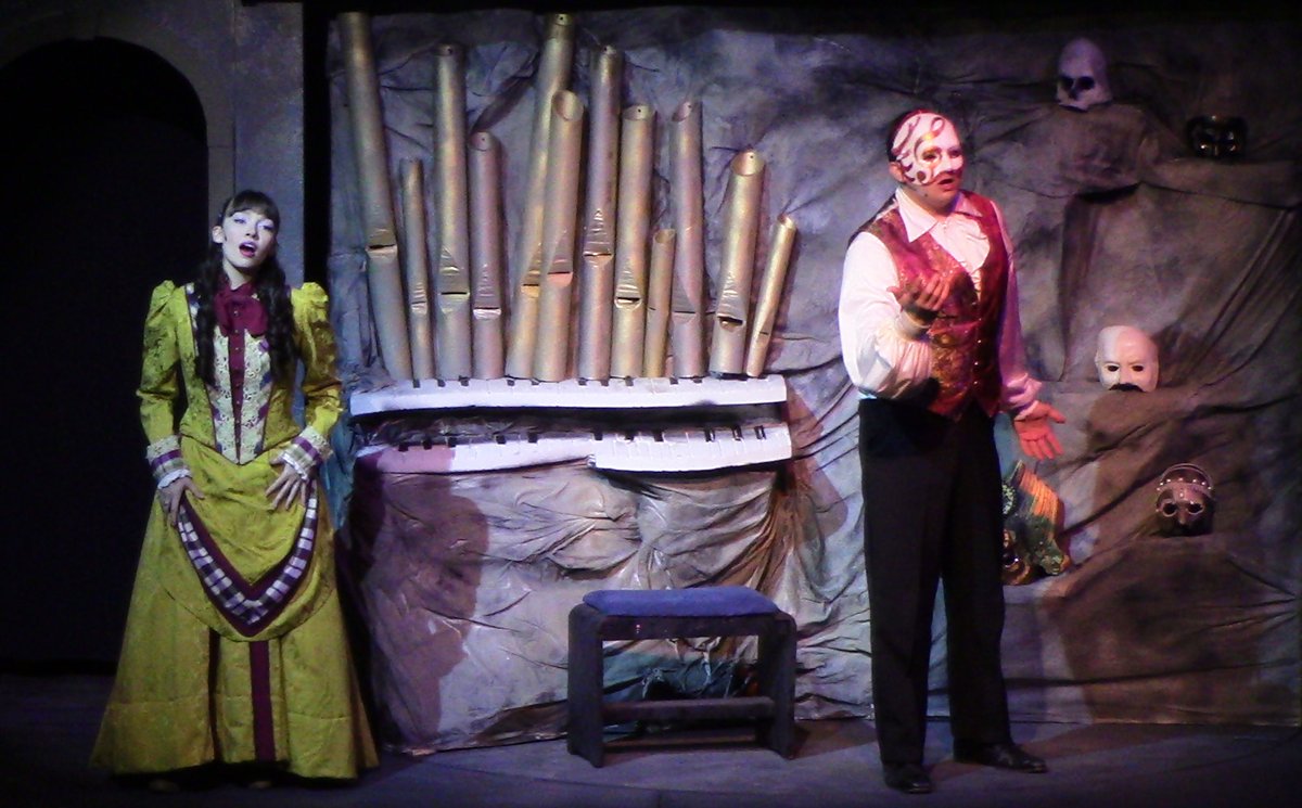 Sure, the Phantom's realm is dark and creepy — but those acoustics! #phantom #dinnertheatre #lacomedia
