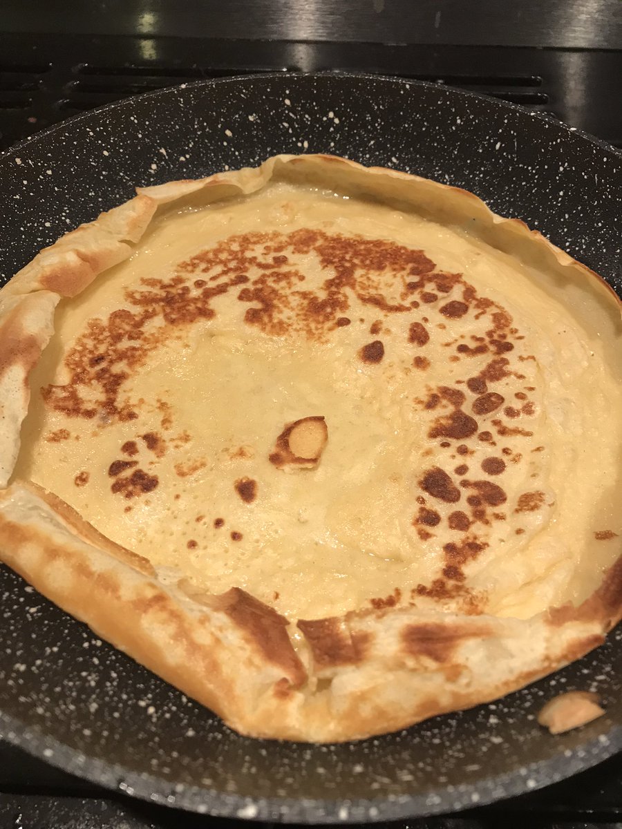Scobbert's tweet photo. Found a super way to bling up my #pancake home made #gooseberry ice cream and @BritishHoneyCo #rum #Keeprs from the freezer @TVAirAmb @RuthDunkin any more batter? #ShroveTuesday https://t.co/DU9ZvwsI2x