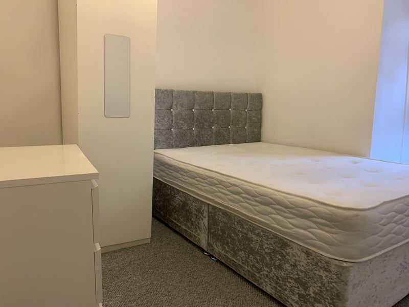 SmartLettings2's tweet image. To let - 1 Bed Double Room, Flat 1, Room 2, Llynfi Arms, Maesteg Road, Tondu, Bridgend, £390pcm. View details: smart-lettings.co.uk/propertydet.as…