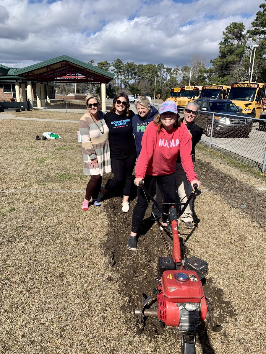 Teamwork multiplies the light!!! 🙌🏼🙌🏼Give us 60 minutes of planning and we can make magic happen! <a href="/bonnieplants/">Bonnie Plants</a> We’re getting ready for a cabbage patch! 🥬 <a href="/skelleyJones/">Stephanie Jones 🇺🇸</a> <a href="/ltaylorgrade3/">Lee Taylor</a> <a href="/AshleyP50063615/">Ashley Perry</a> and the best SRO! <a href="/MCPSsandcastle/">MCPS</a> <a href="/MeltonsMagic/">Ashley Medlin</a> <a href="/CClemmons_/">Charity Clemmons</a> #BrighterTogether