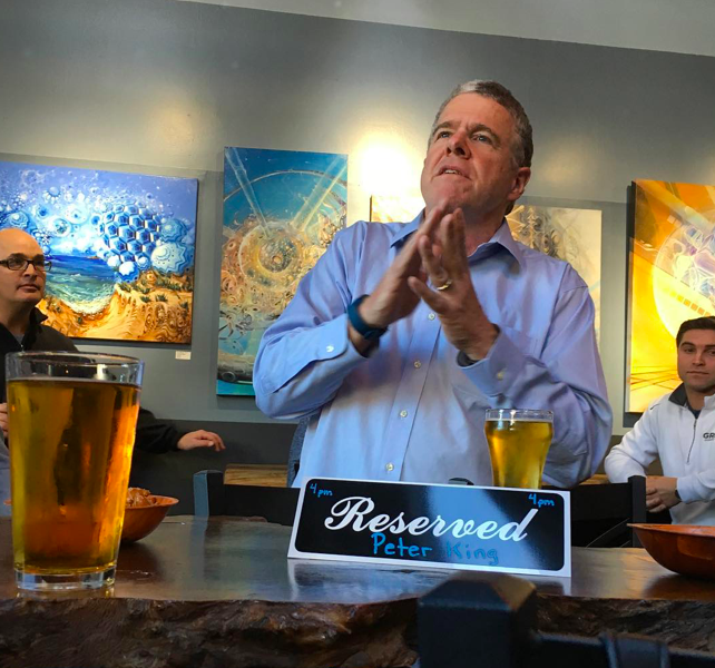 dombonvissuto's tweet photo. $25 to watch the King hold court among NFL fans at an Indy brewery? Count me in. 🍻

Join me, @peter_king and other NFL types at @SunKingBrewing on Thursday, 5:30-7. 🎟️ - https://t.co/BPBUboXpqC Proceeds benefit @TTIndy. 

And #Colts fans, autographed items are rumored... 👀 https://t.co/sEChtVocfY