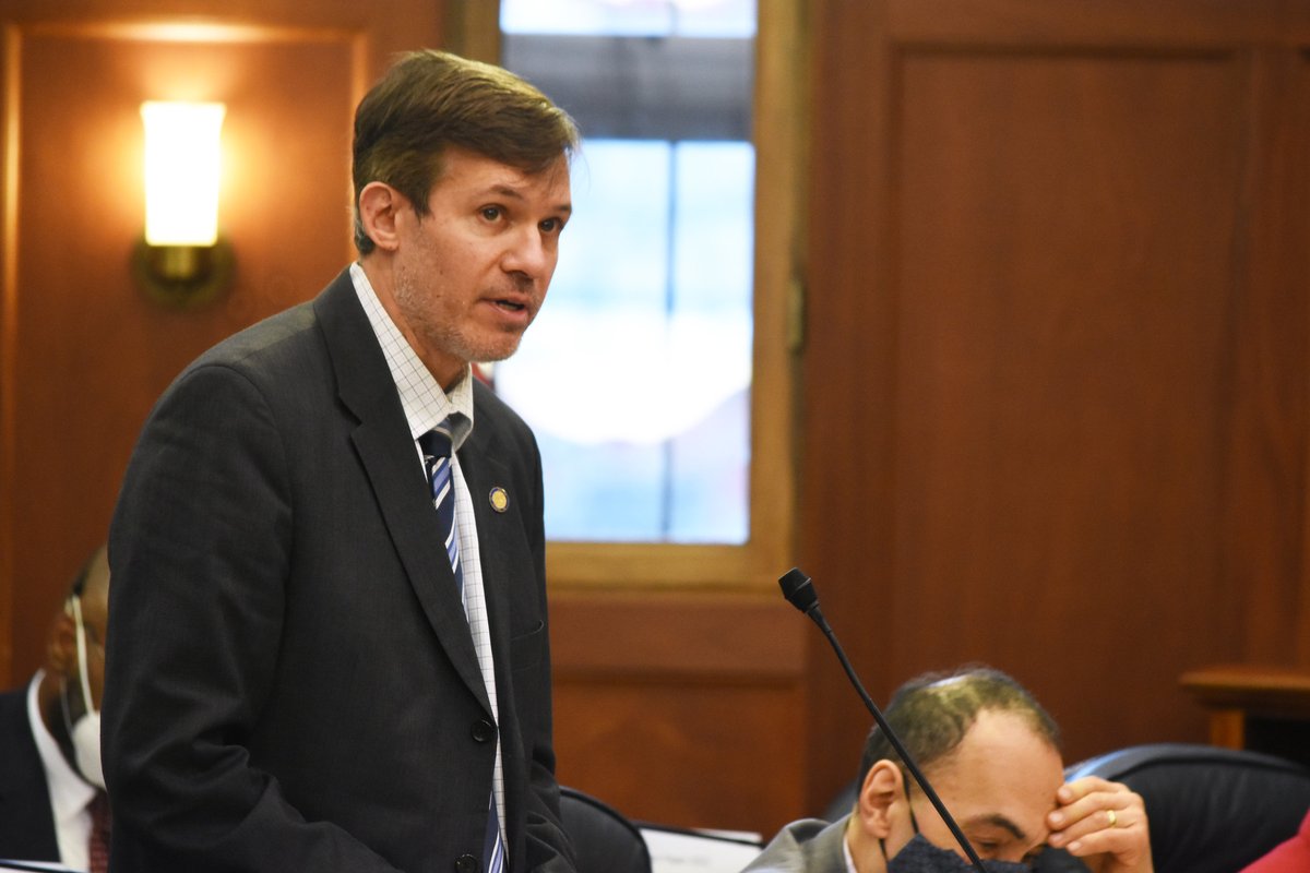 Today, members of the Alaska Senate Democrats called on the Permanent Fund Corporation and Gov Dunleavy to divest assets from Russian state-owned businesses and the Russian government. Read more about their request below. #akleg bit.ly/3hsaLt6