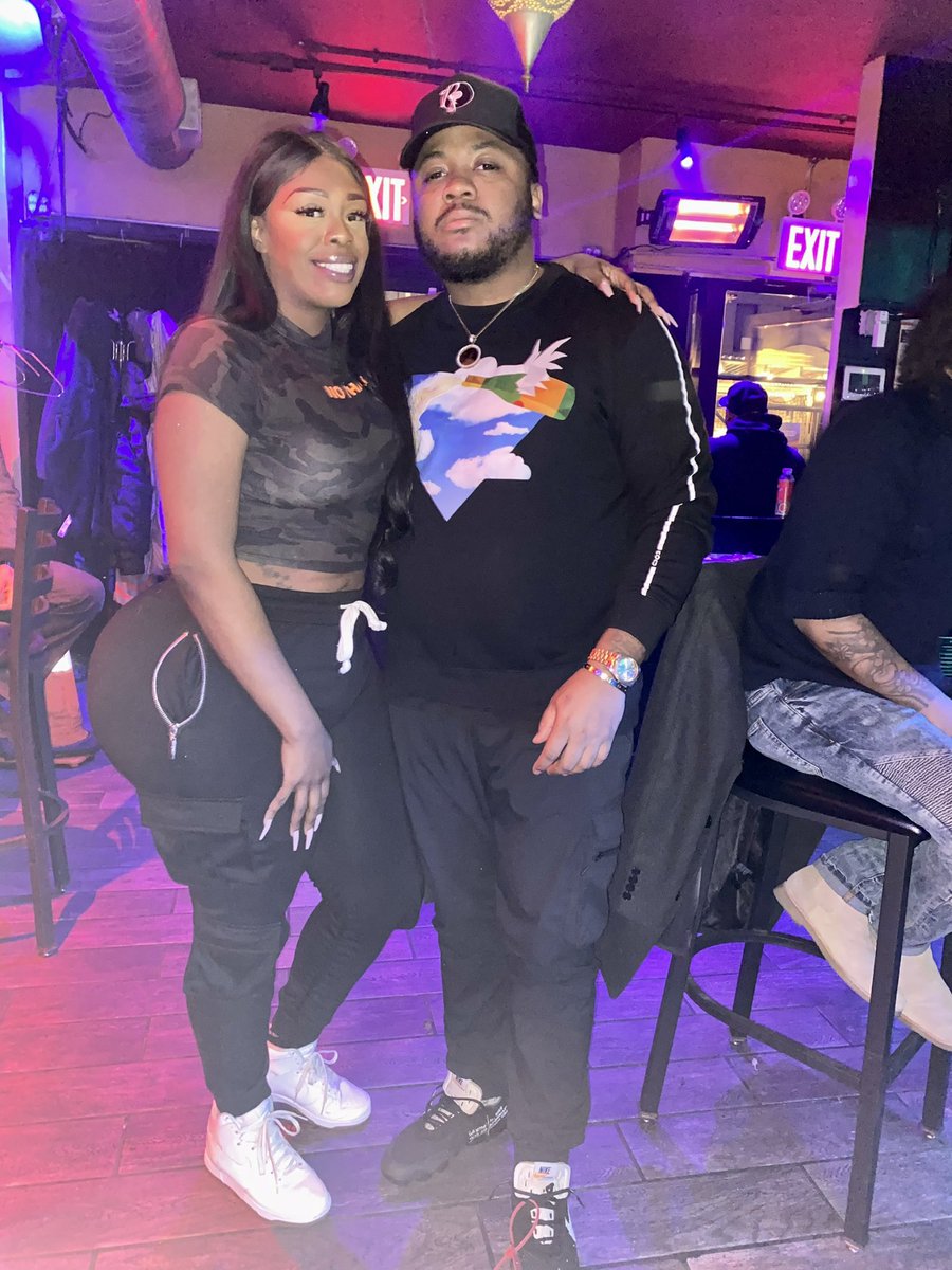 _ParadiseParis1's tweet photo. Yo facially challenged hard to look at brick and mortar booty having ass always tryna argue with somebody who look better than you. Worry about pretending your legs match until you serve enough tables to go back to the doctor and look normal again. BTW that flashback hideous! https://t.co/WxcWN5a2nb