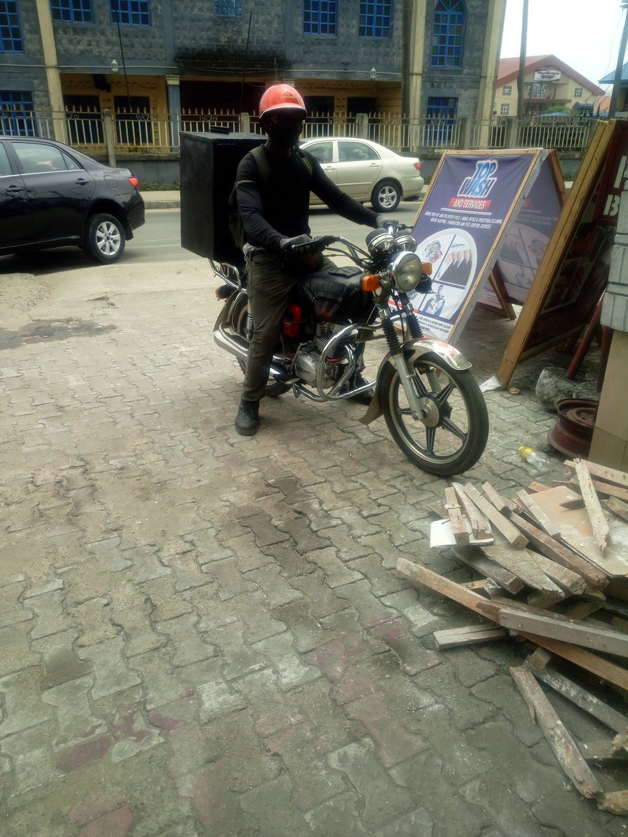 whiteman9xx's tweet photo. Does @PHCJagaban or @CoolFMPH or @phspecials know that delivery bikes ๐ฒ that have met criteria have started operating in Rivers State... I just say make I waaaaaahhh... #whiteman89 โจ https://t.co/qop0EeCSwN