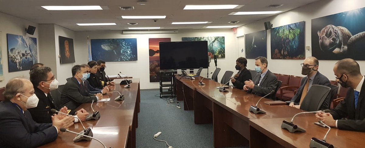 armada_ecuador's tweet image. #NewYork | En la División de Océanos y Derecho del Mar #DOALOS @ONU_es, la #ArmadaEcuatoriana junto con @CancilleriaEc entregaron la Presentación Parcial para la ampliación de la plataforma continental más allá de las 200 millas.  #OrgulloDefensa