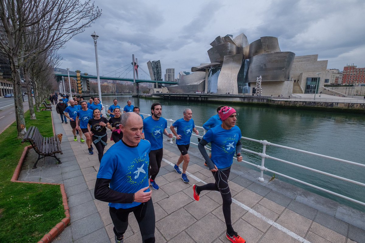 jp_badiola's tweet image. 🏃🏼‍♂️🏃🏻‍♀️Correr junto a la ría de #Bilbao es un lujo, pero además poder hacerlo junto al gran @Reyes1500ml es una experiencia única y que hoy han podido vivir nuestros #runnersCaixaBank. Les ha servido para preparar la @bbmarathon de este domingo y que apoyamos desde @caixabank.