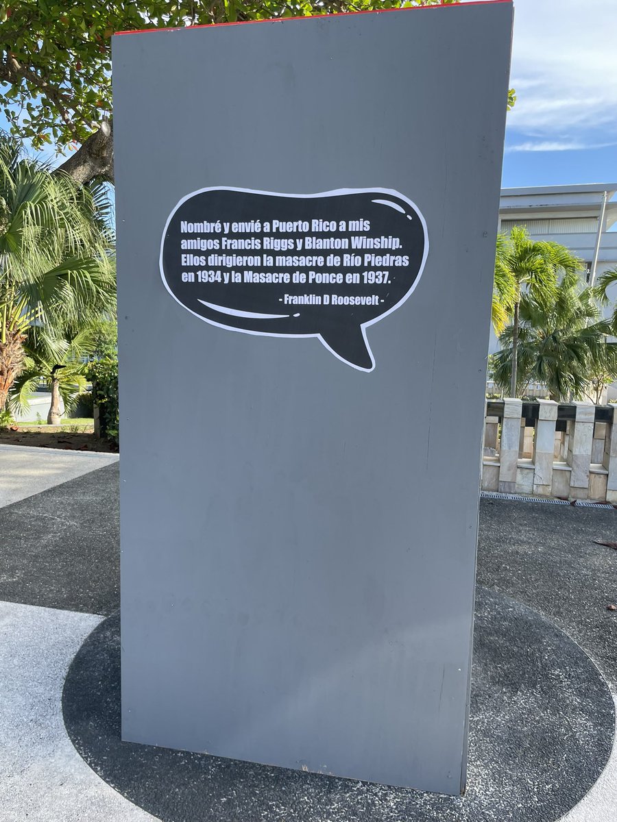 nsebazco's tweet photo. En medio de conmemoración por los 68 años del tiroteo al capitolio de Estados Unidos, un grupo coloca mensajes sobre la madera que cubre ahora las estatuas de los presidentes de Estados Unidos en el lado sur del capitolio. https://t.co/8pPWLOAL4O