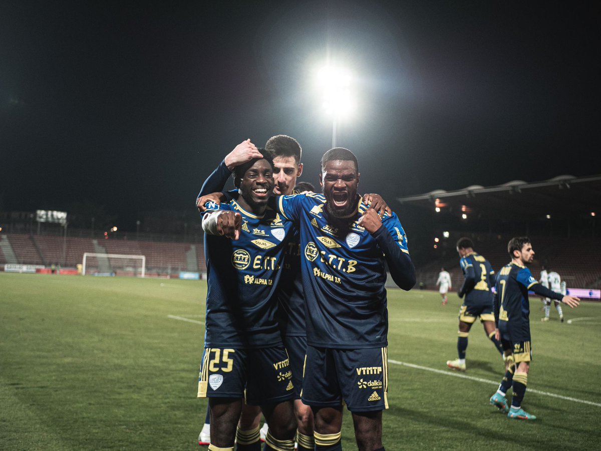 uscreteil's tweet photo. C'EST FINI À DUVAUCHELLE ! 
L'USCL s'impose 3-1 et permet de revenir à 5 longueurs du FC Sète au classement de #NationalFFF !! #USCLFCS https://t.co/9pxvs7TZoG