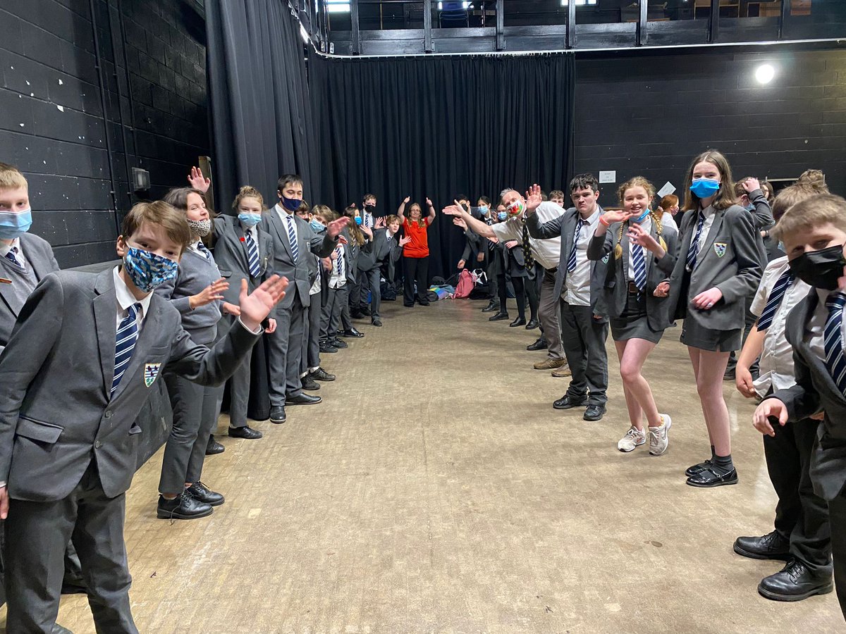 CymraegYGS's tweet photo. An afternoon full of dawnsio with many year 7 and 8 groups taking part in a twmpath during one of their communication lessons today โค๐ด๓ ง๓ ข๓ ท๓ ฌ๓ ณ๓ ฟ #twmpath #eisteddfodygs #BLUEWAVE #ysgolgreenhill https://t.co/b00dJdvbFN