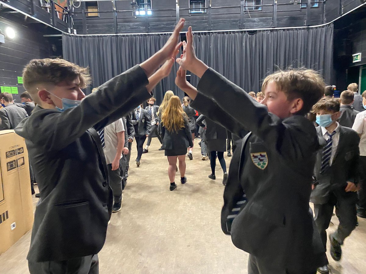 CymraegYGS's tweet photo. An afternoon full of dawnsio with many year 7 and 8 groups taking part in a twmpath during one of their communication lessons today โค๐ด๓ ง๓ ข๓ ท๓ ฌ๓ ณ๓ ฟ #twmpath #eisteddfodygs #BLUEWAVE #ysgolgreenhill https://t.co/b00dJdvbFN