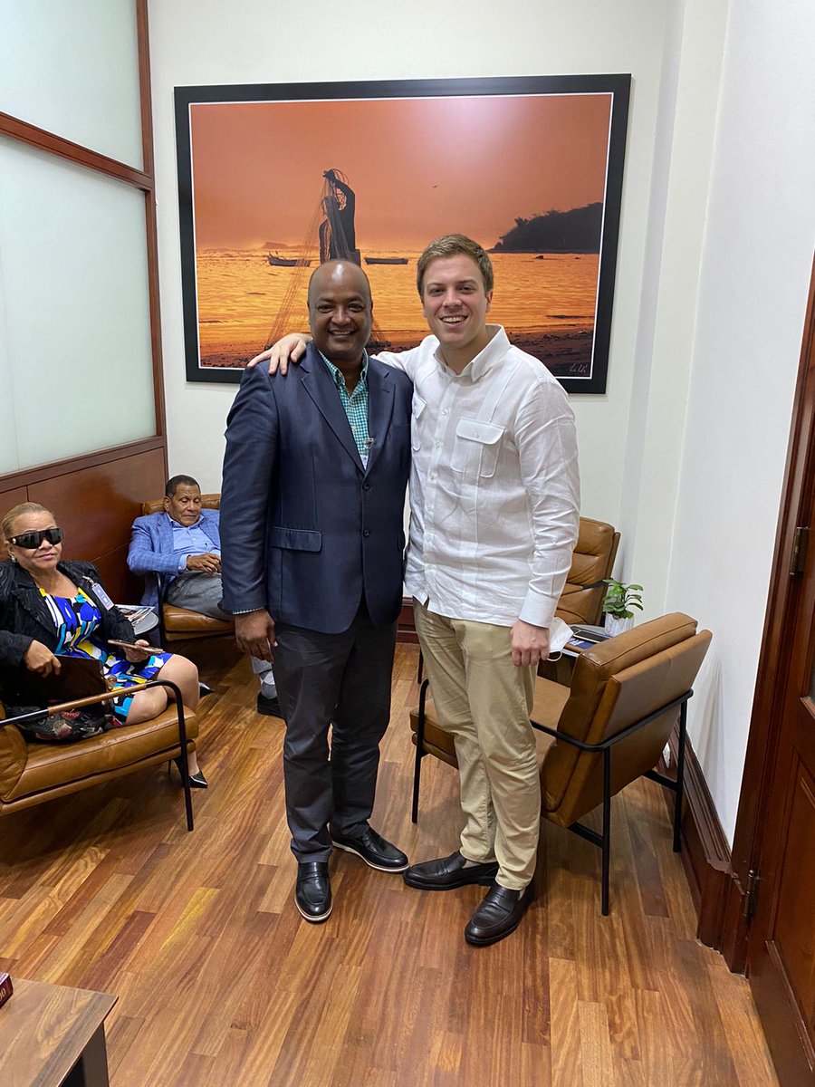 russoarias's tweet photo. @jgarrigomejia , un gran ser humano, construido en valores, siempre grato el placer de compartir con el,un hermano que admiro y aprecio mucho https://t.co/Q839jgj3k2