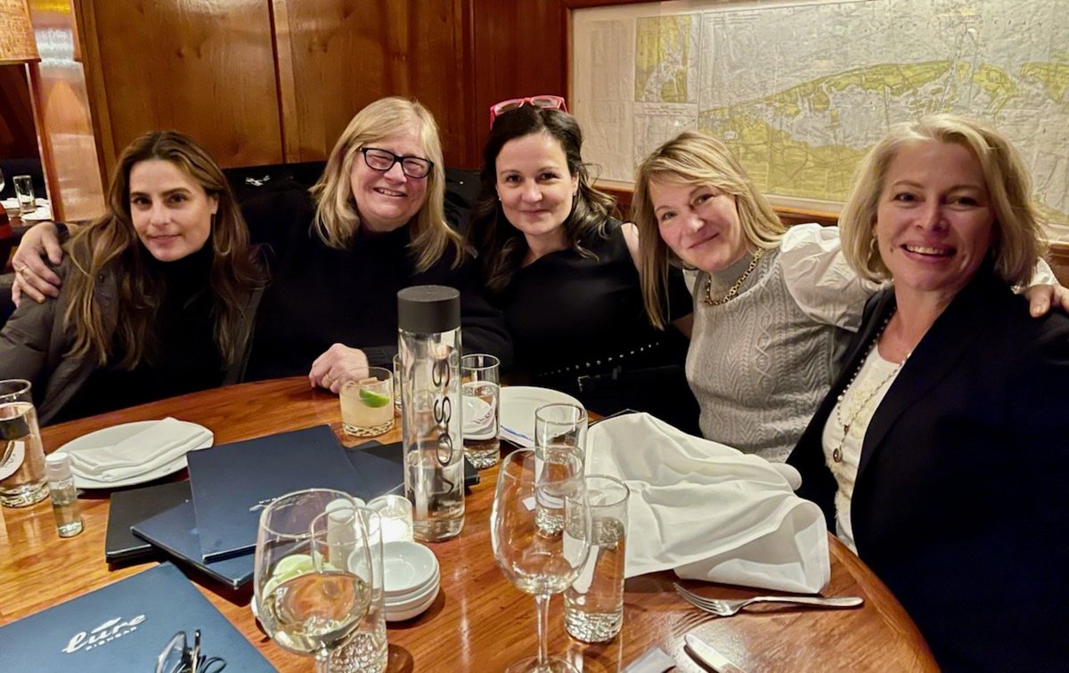 Great hanging with these remarkable female leaders! #nycnights #womenleaders #bossbabes <a href="/aposner/">Abigail Posner</a>