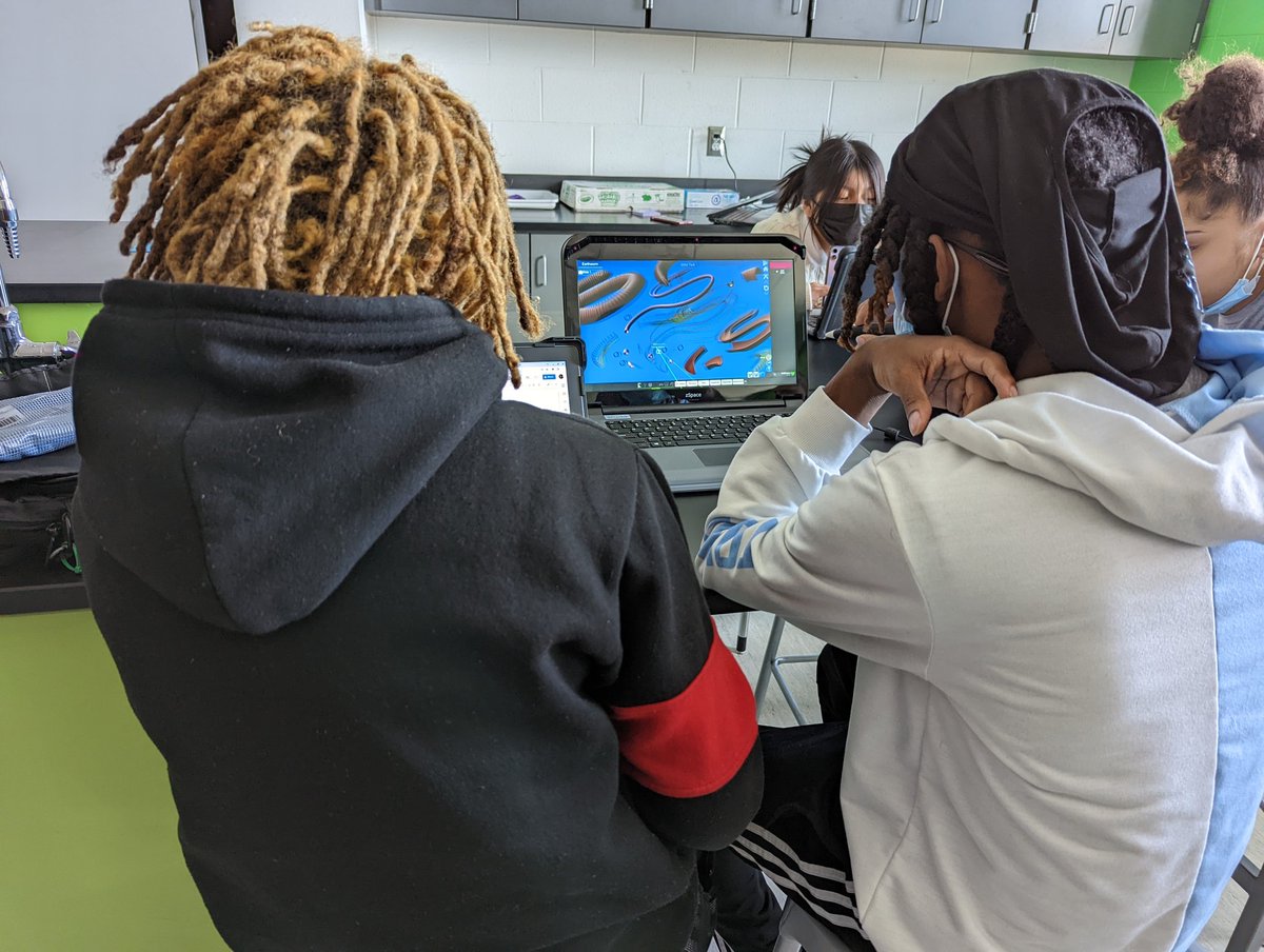 CoachJenniferH's tweet photo. More dissections in Zoology with @zSpace!! @wwcsdistrict @ermartin89 #HCESCedTech https://t.co/P79hjvlMCZ