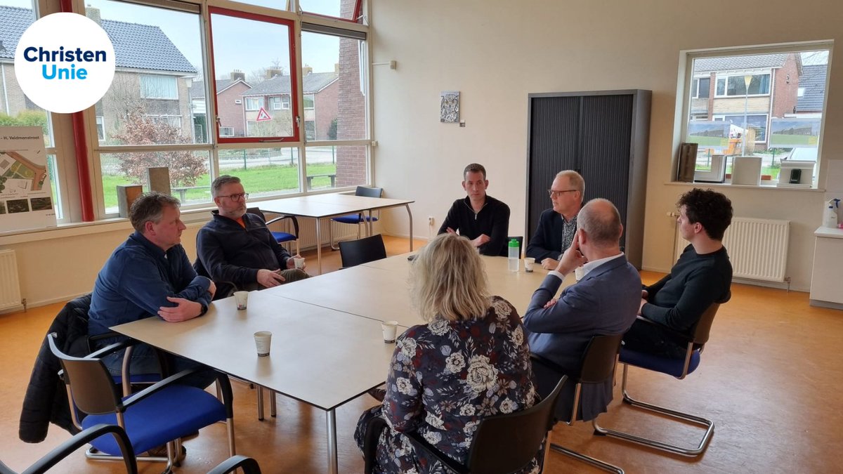 CUGroningen's tweet photo. Bezoek van @gertjansegers aan #Groningen: in gesprek met Inlia over de opvang van vluchtelingen, met #studenten over toekomstperspectief en over gaswinning en versterking in #TenPost en @ten_boer!
Ontmoetingen met Groningers die werken aan een gemeente met #oogvoorelkaar 💙 https://t.co/oVGnMLCvTP