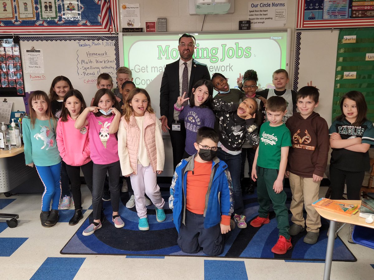 BlueHenLeader's tweet photo. I had such a blast reading at PVES today for Readers are Leaders day! Thank you Ms. Ryan and Ms. Strock for letting me experience such a wonderful school and such wonderful students! https://t.co/QHfvr4LVor