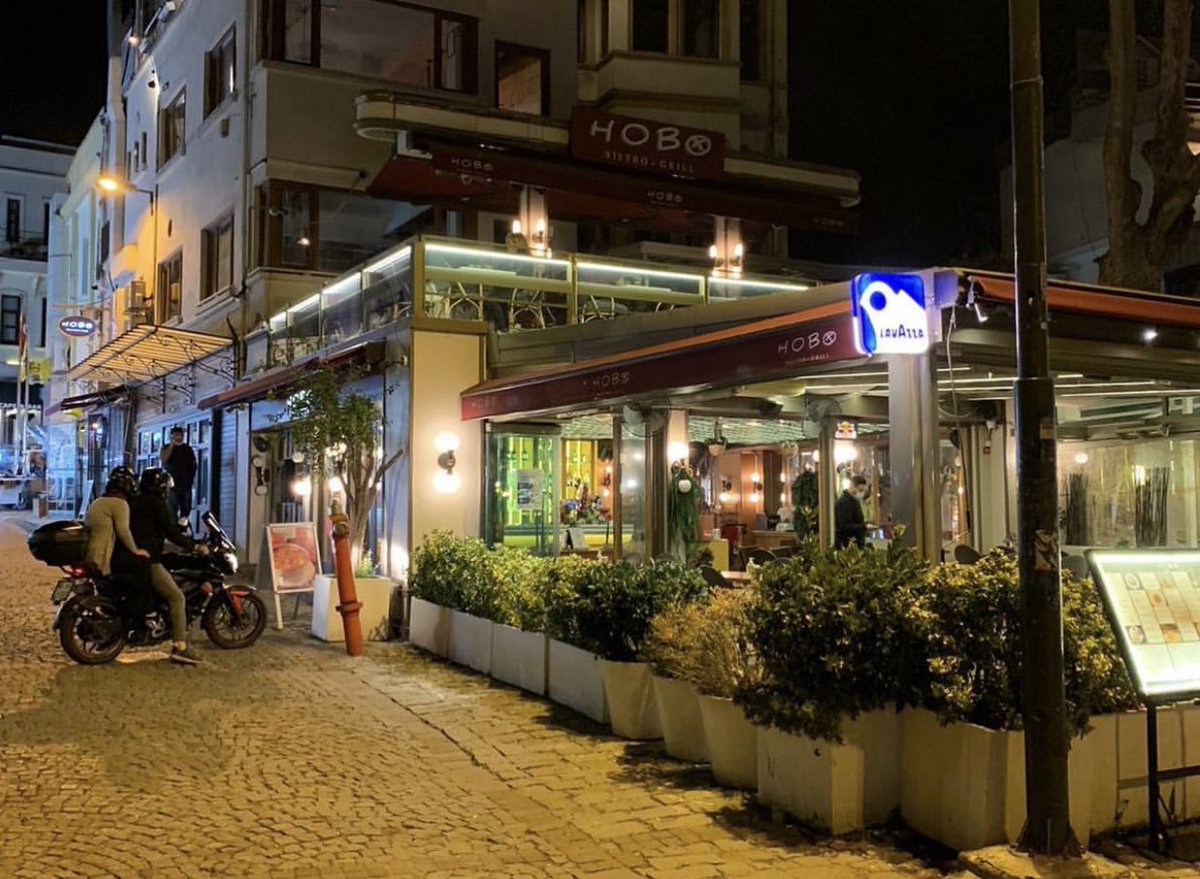 Hobo Bistro 🍽🥂🍔🥗🍰
#Chef #bosphorus #interiordesign #cuisine #Mart #istanbul #ortaköy #Hoboistanbul #yemek #sahil #restoran #gurme