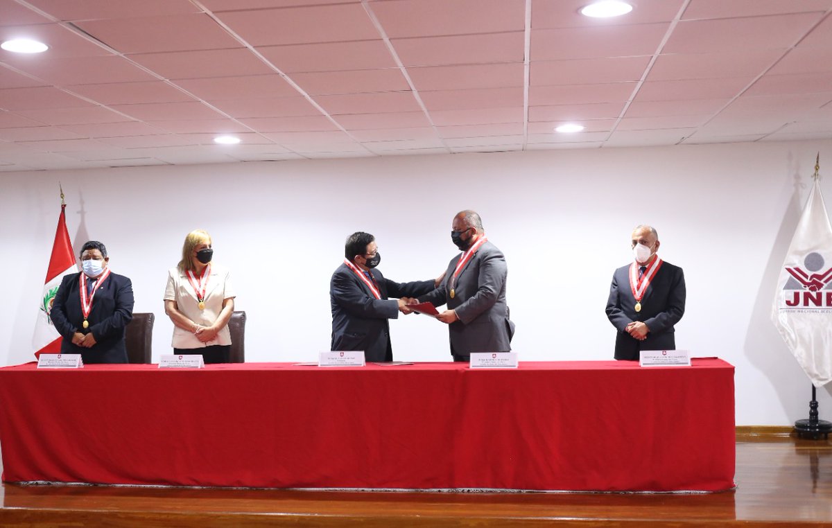JNE_Peru's tweet photo. El Presidente del JNE destacó la incorporación del Dr. Willy Ramírez al Pleno en un momento muy acucioso y álgido. "Nos encontramos en sesión permanente porque las #ERM2002 así lo ameritan, tenemos por delante una tarea fundamental que llevar a cabo", resaltó. https://t.co/Ey0UUFSJnS
