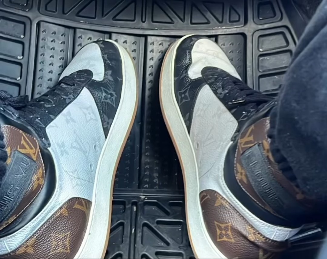 OneCoinOutfit's tweet image. tenis Louis Vuitton de Puvlo
(22,100 MXN | 1070 USD)

la.louisvuitton.com/esp-mx/product…