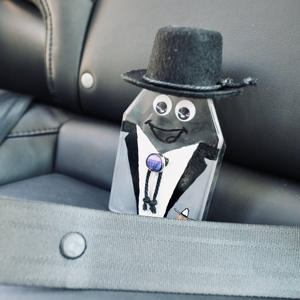 hopebiosciences's tweet photo. Guess who's all dressed up and #rodeoready ?! Catch Phillip the Flask tonight @RODEOHOUSTON ! Bring on the carnival food! 

@TXStateTroopers 
@GIBCO 
#letsgorodeo
#safetyfirst
#clickitorticket https://t.co/u6jy9ONqos