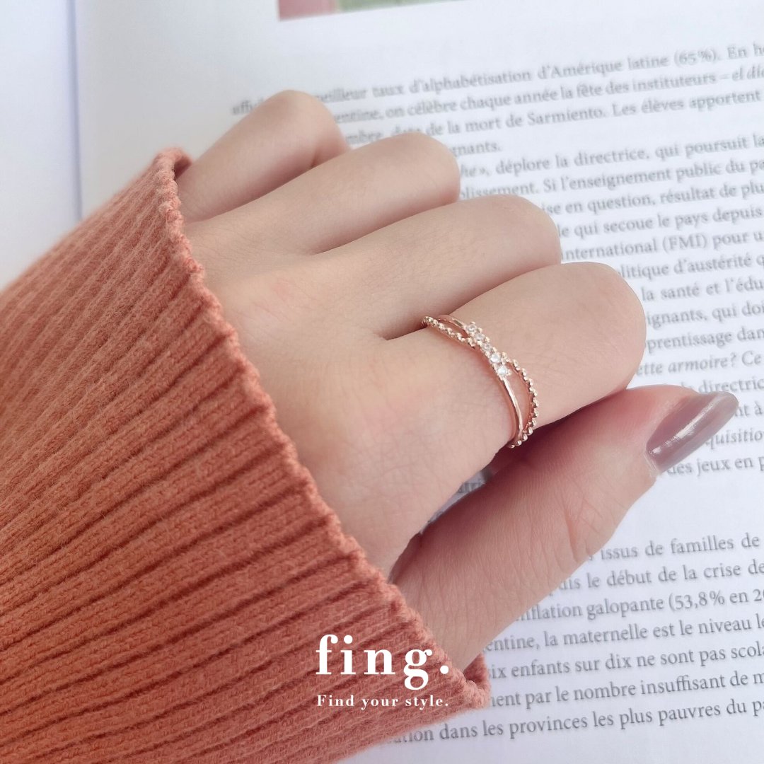 fing_official's tweet photo. 【新作リング！パーティコーデに最適なビジューリング💍】

ビジューが上品に輝く細身のレイヤーデザイン。
存在感のあるビジューと繊細な細身のデザインが大人な印象に◎
▼ゴールド
https://t.co/tT1YifHfpk
▼シルバー
https://t.co/8JbAiMRe9t
▼ピンクゴールド
https://t.co/chZtrgVNsn https://t.co/Dvk2uLLmMd