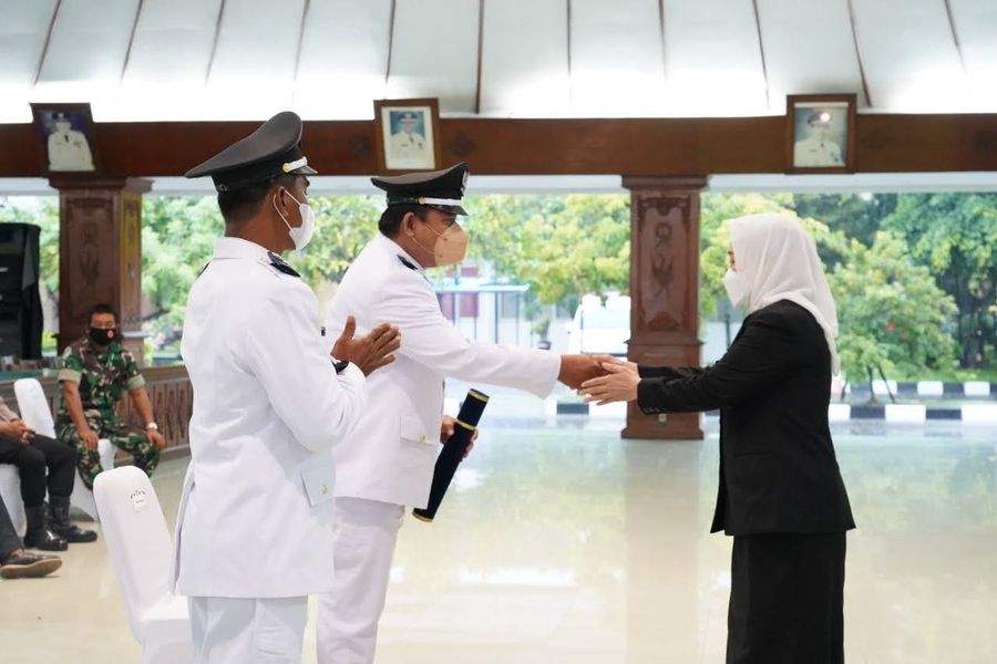 Lantik 2 Kades PAW, Bupati Anna: Mari Selaraskan Program untuk Sejahterakan Masyarakat dlvr.it/SKvR7N