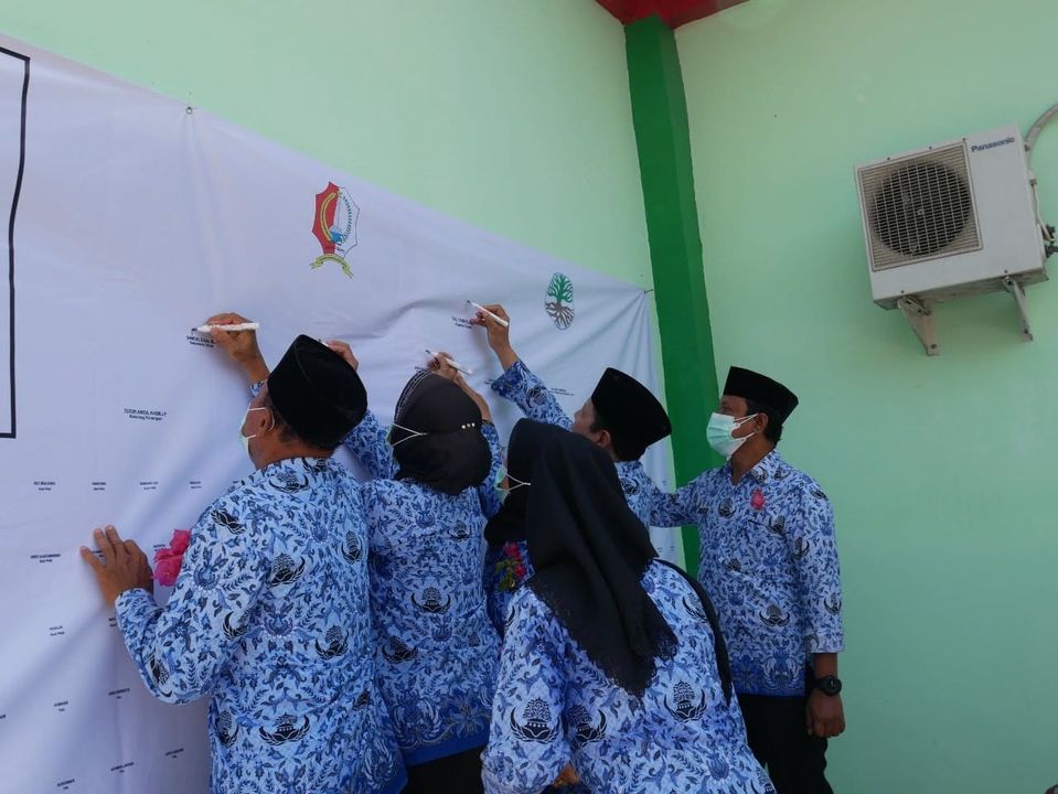 Dinas Lingkungan Hidup Bojonegoro Canangkan Implementasi Wujudkan ZI dlvr.it/SKvRDS
