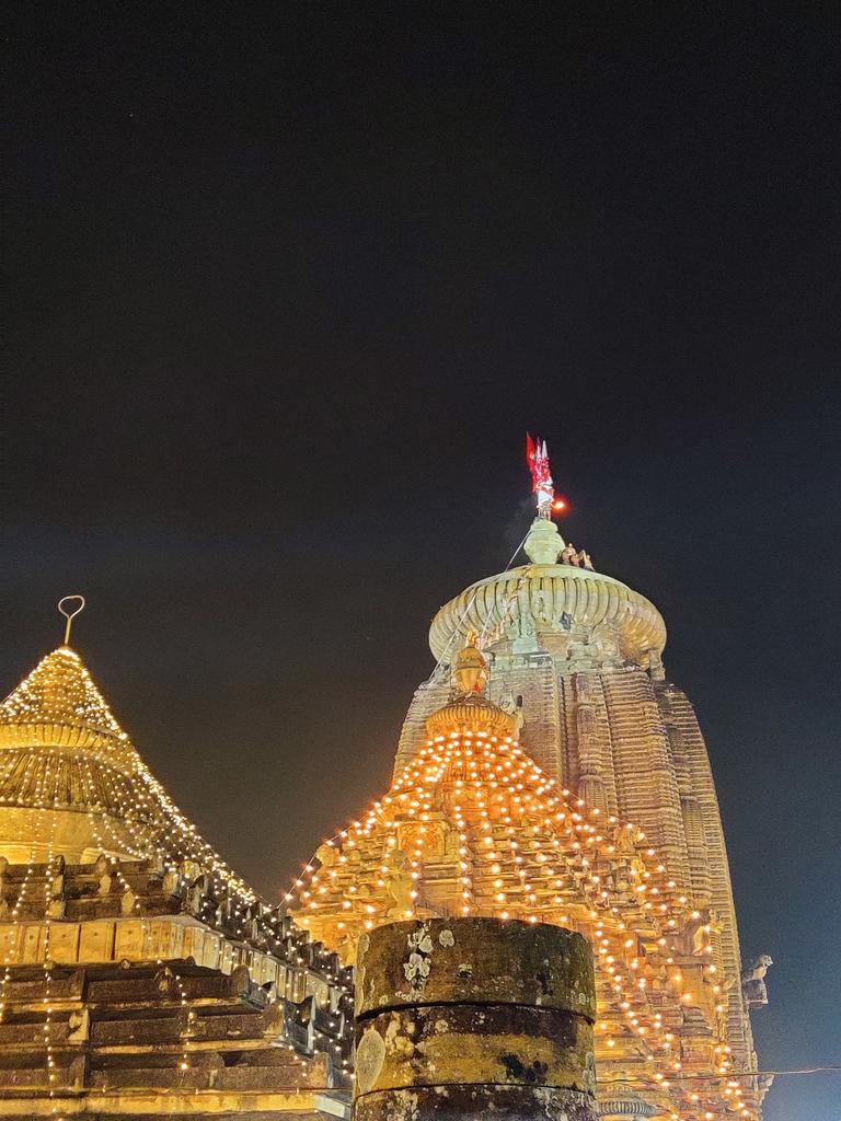 Sudhirsharma977's tweet image. Prabhu #Lingaraj #Maharaja #MahaDipa Darshan